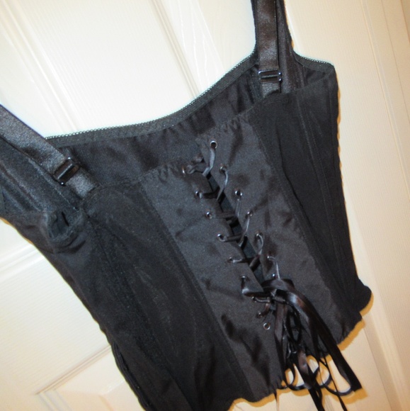 Black Cross Corset - Picture 3 of 4